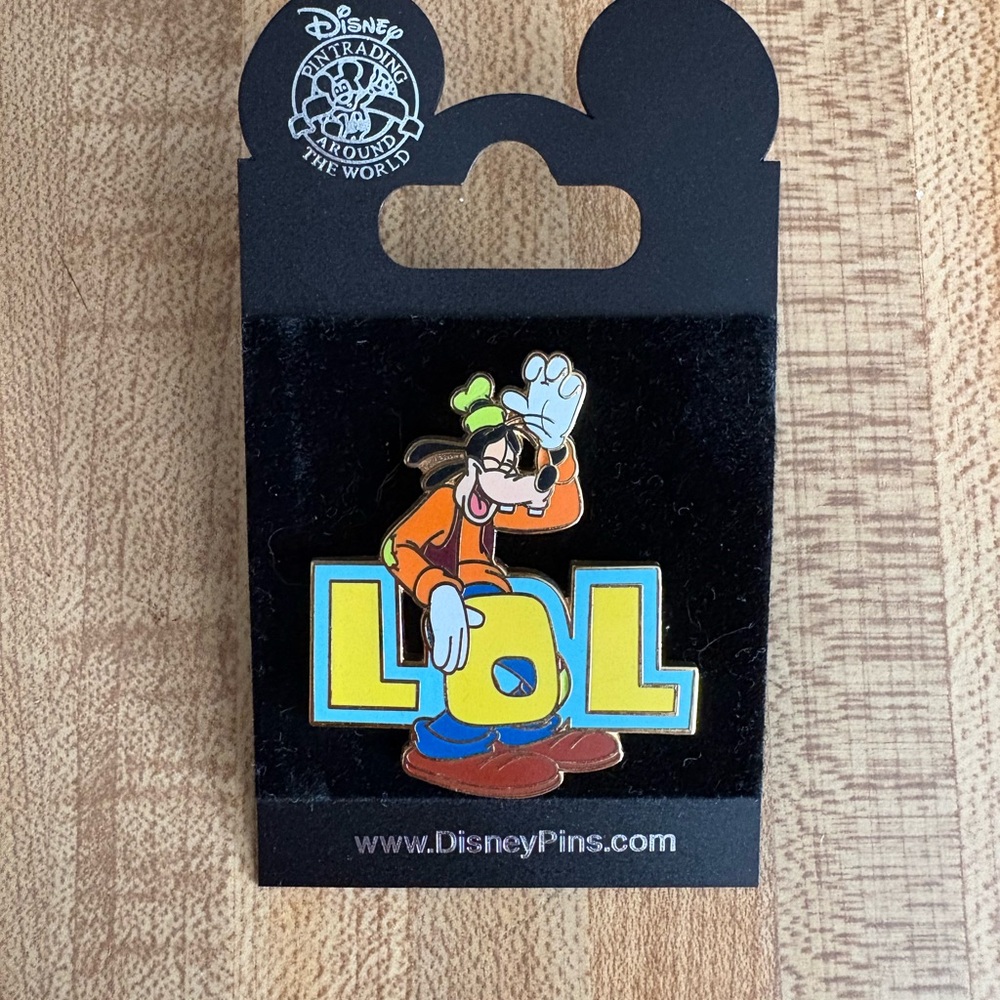 Disney Goofy LOL Pin